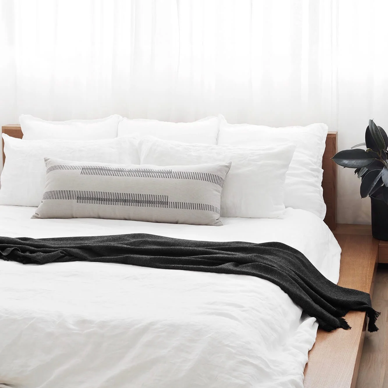 La Calle Alpaca Throw