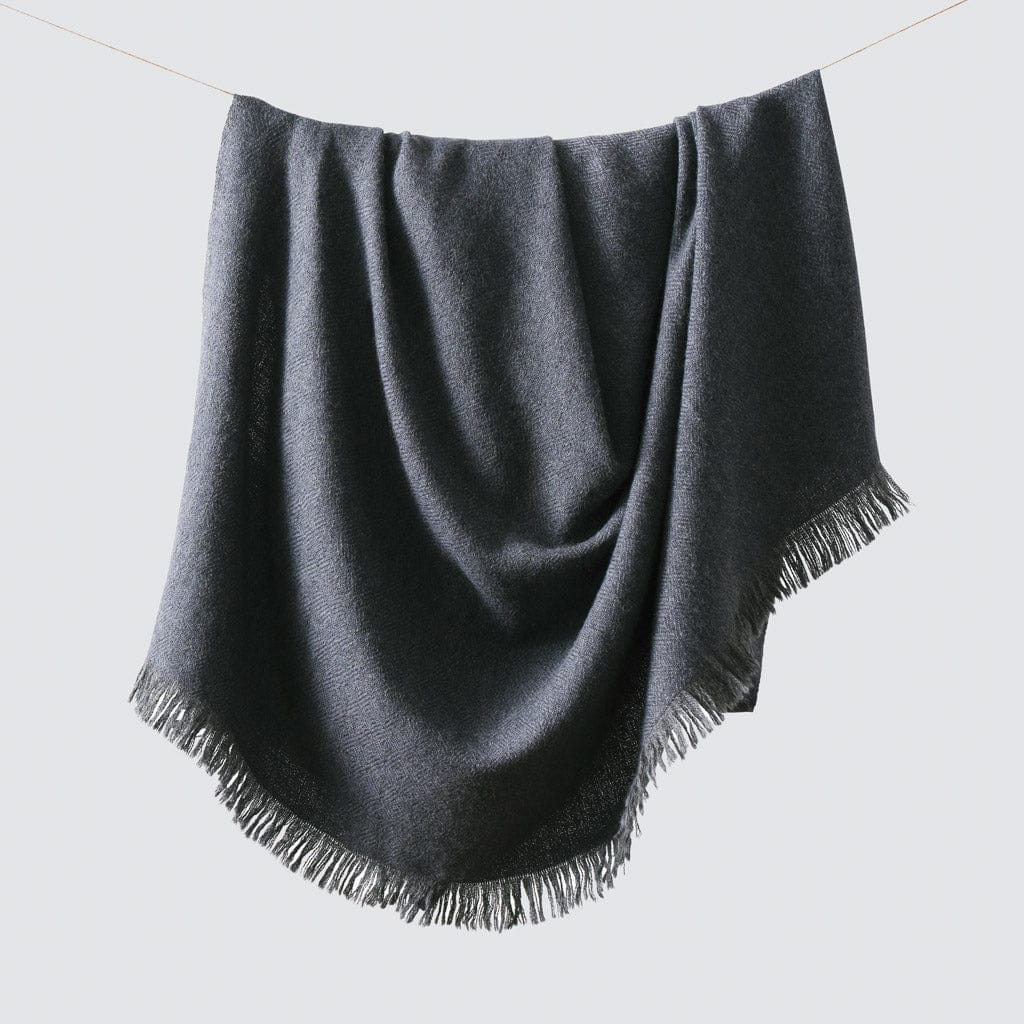 La Calle Alpaca Throw