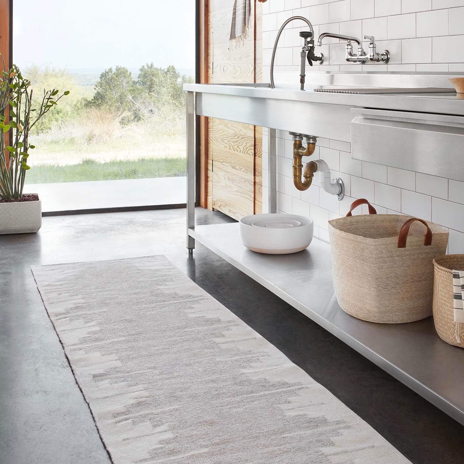 La Cima Handwoven Accent Rug - Grey