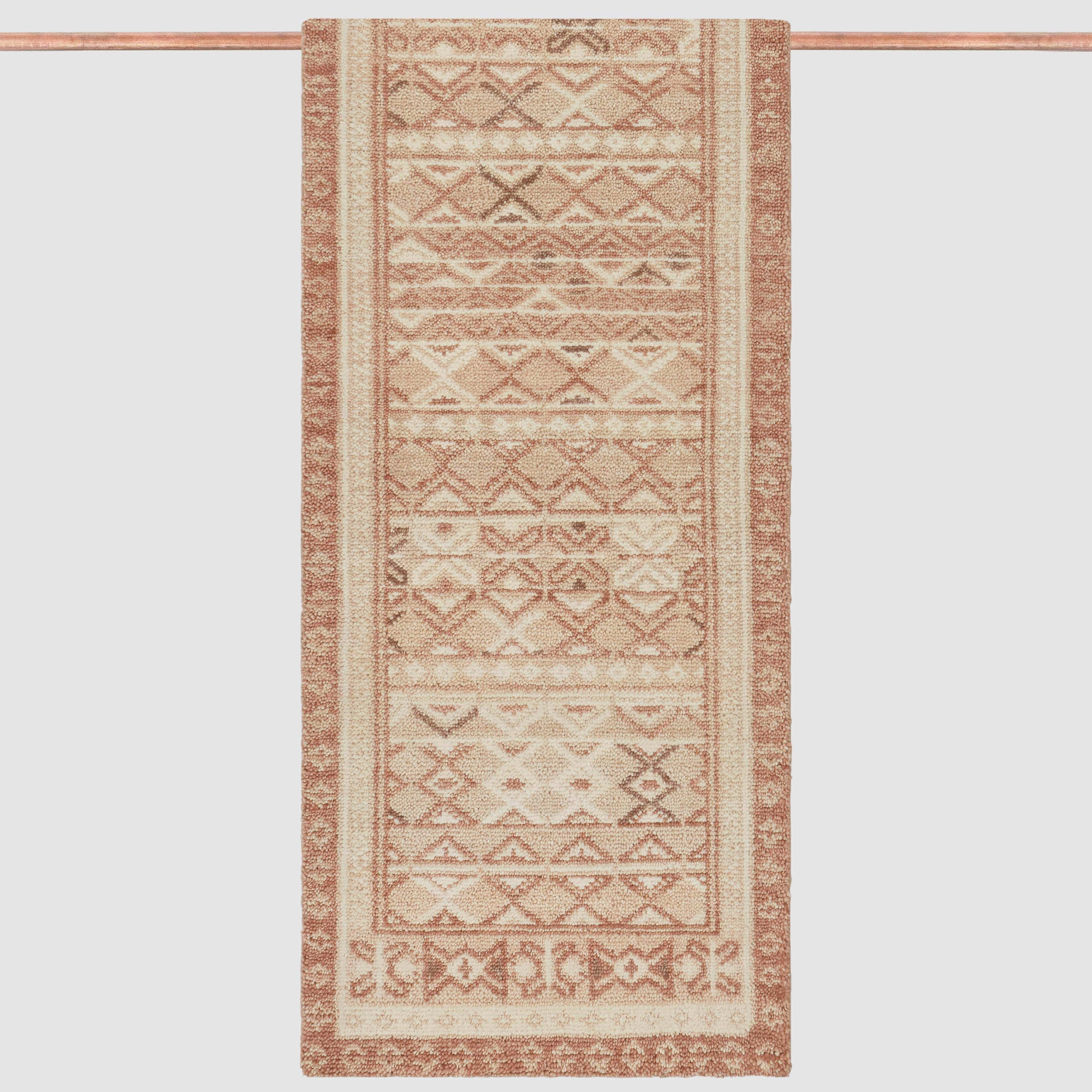 Ekaja Hand-Knotted Accent Rug