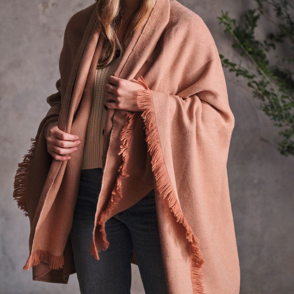 La Calle Alpaca Throw