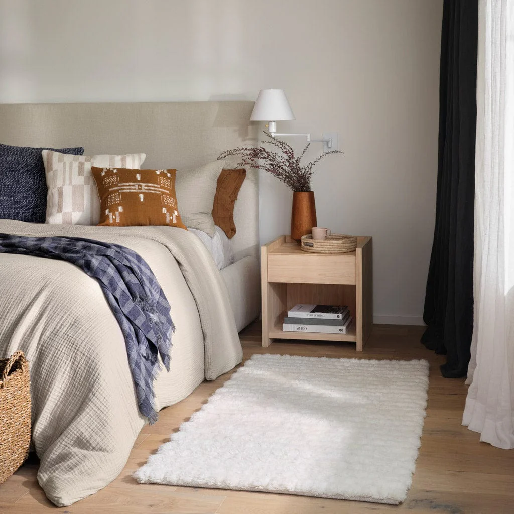 Advika Hand-Knotted Accent Rug