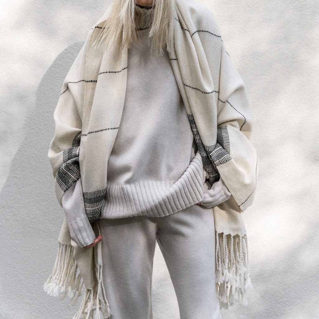 La Brisa Alpaca Throw