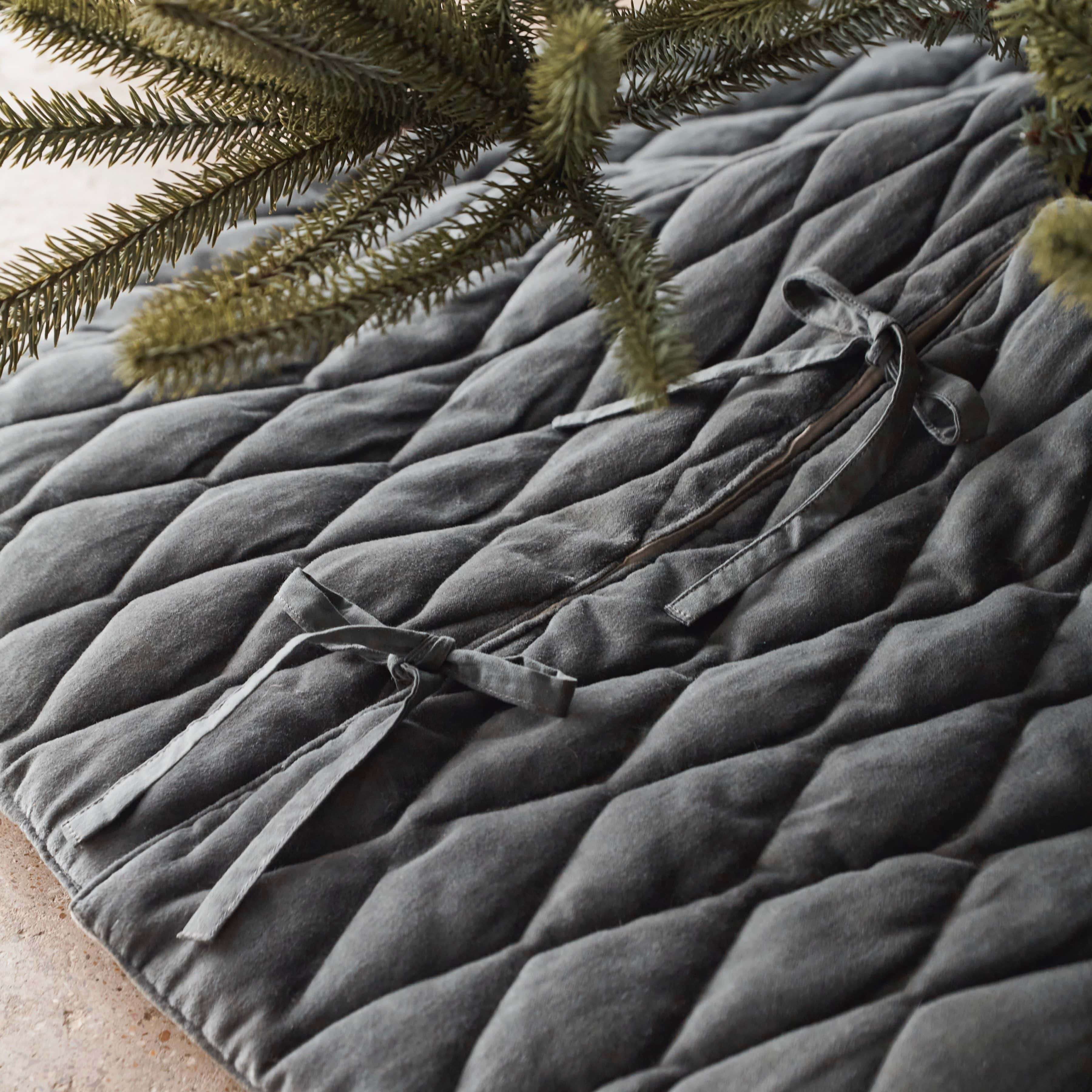 Naveta Velvet Tree Skirt