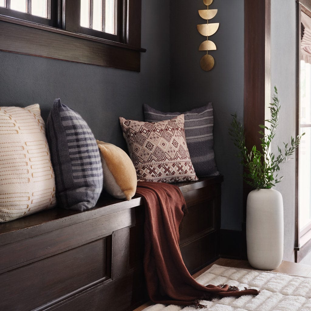 La Calle Alpaca Throw