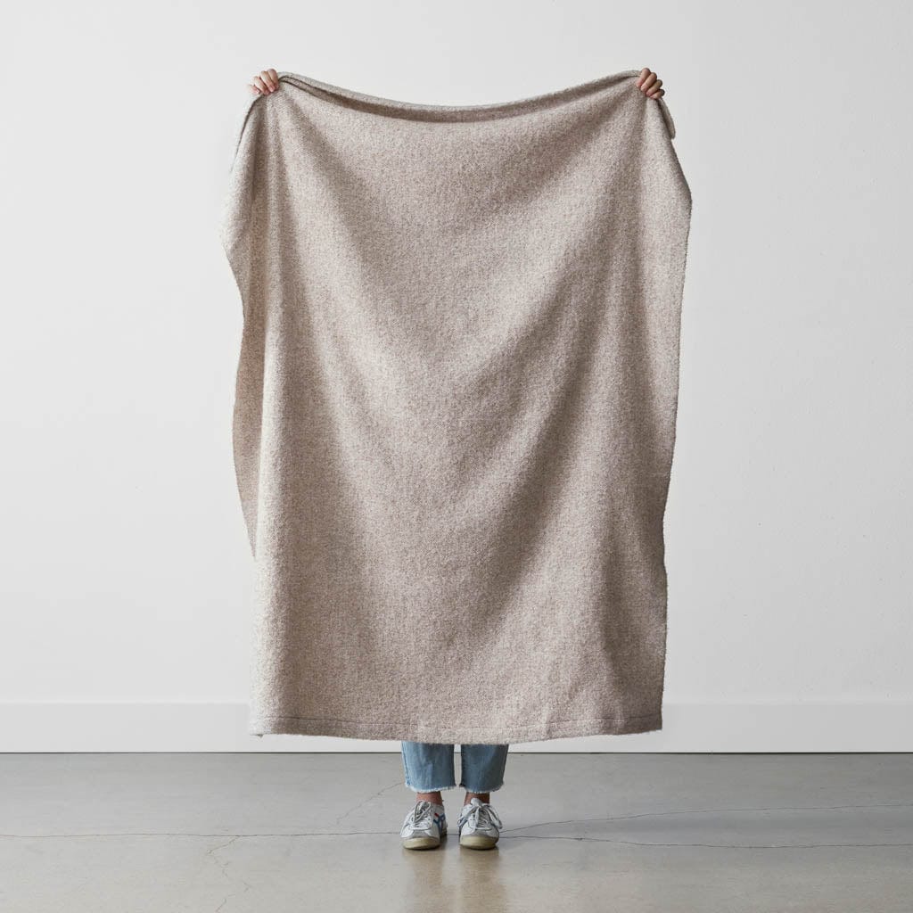 Catalina Boucle Throw