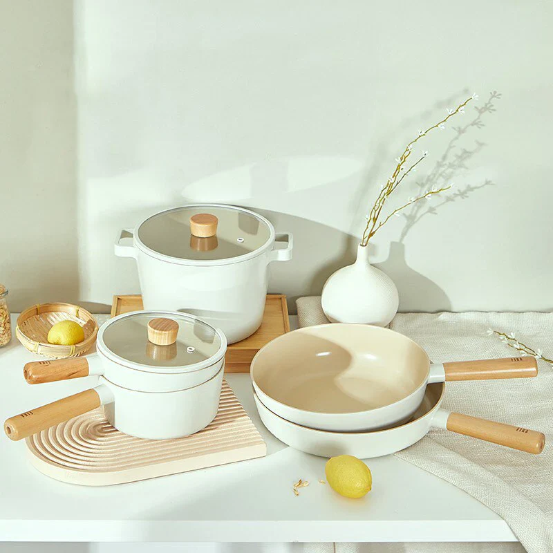 Glass lid with Silicon Rim 24cm with Natural Wooden knob