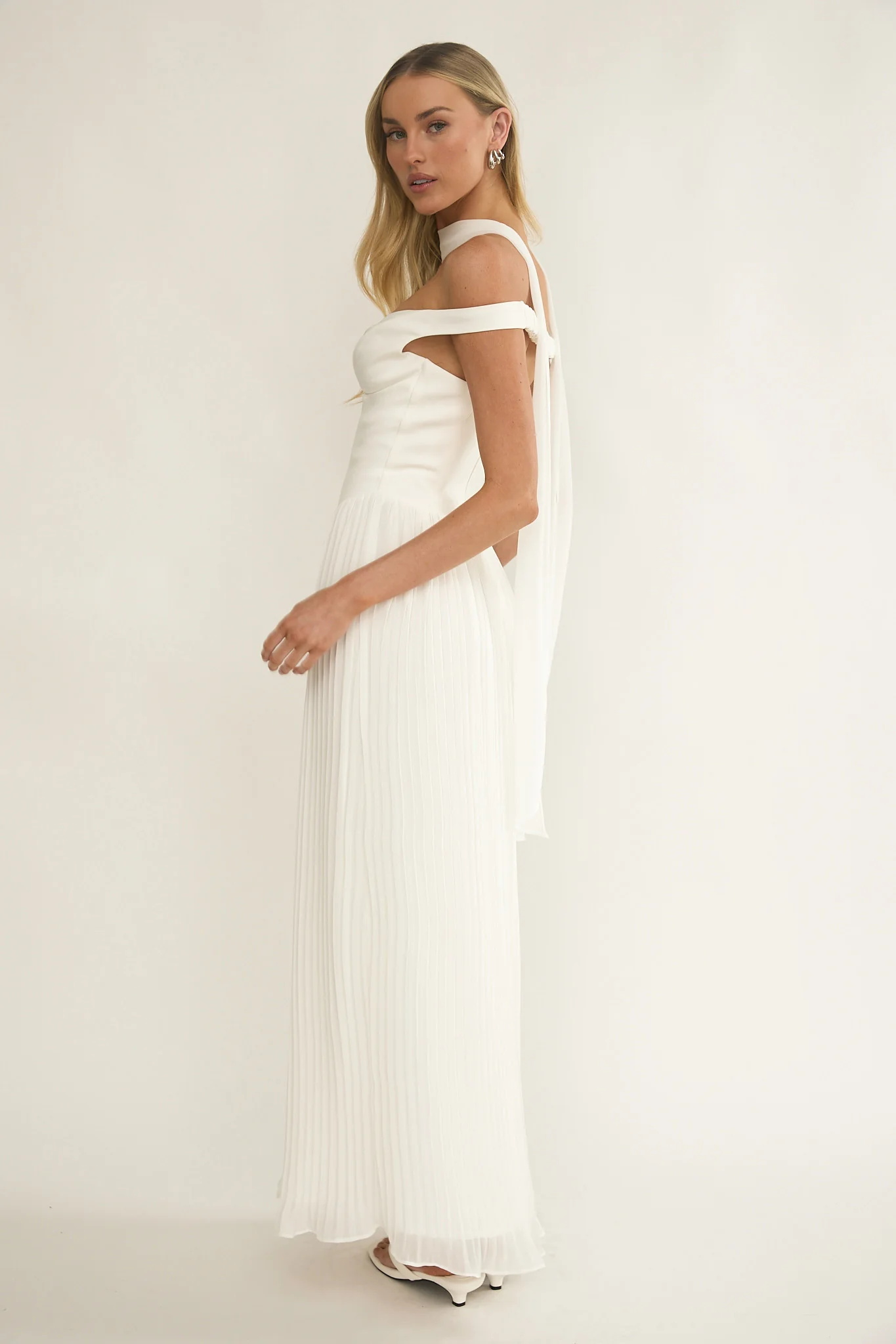 Quinnae Off-Shoulder Accordion Pleat Maxi Dress White