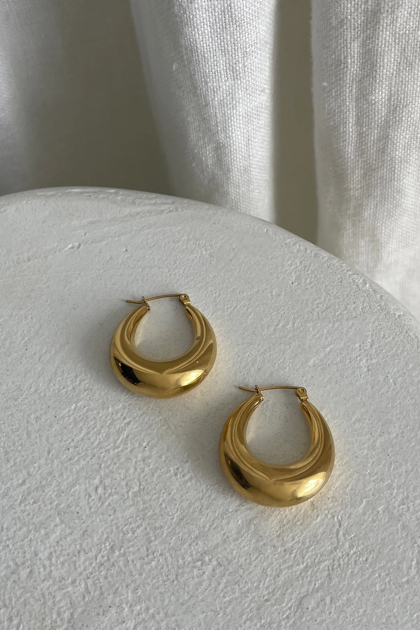 Lola Chunky Oval Earrings Gold