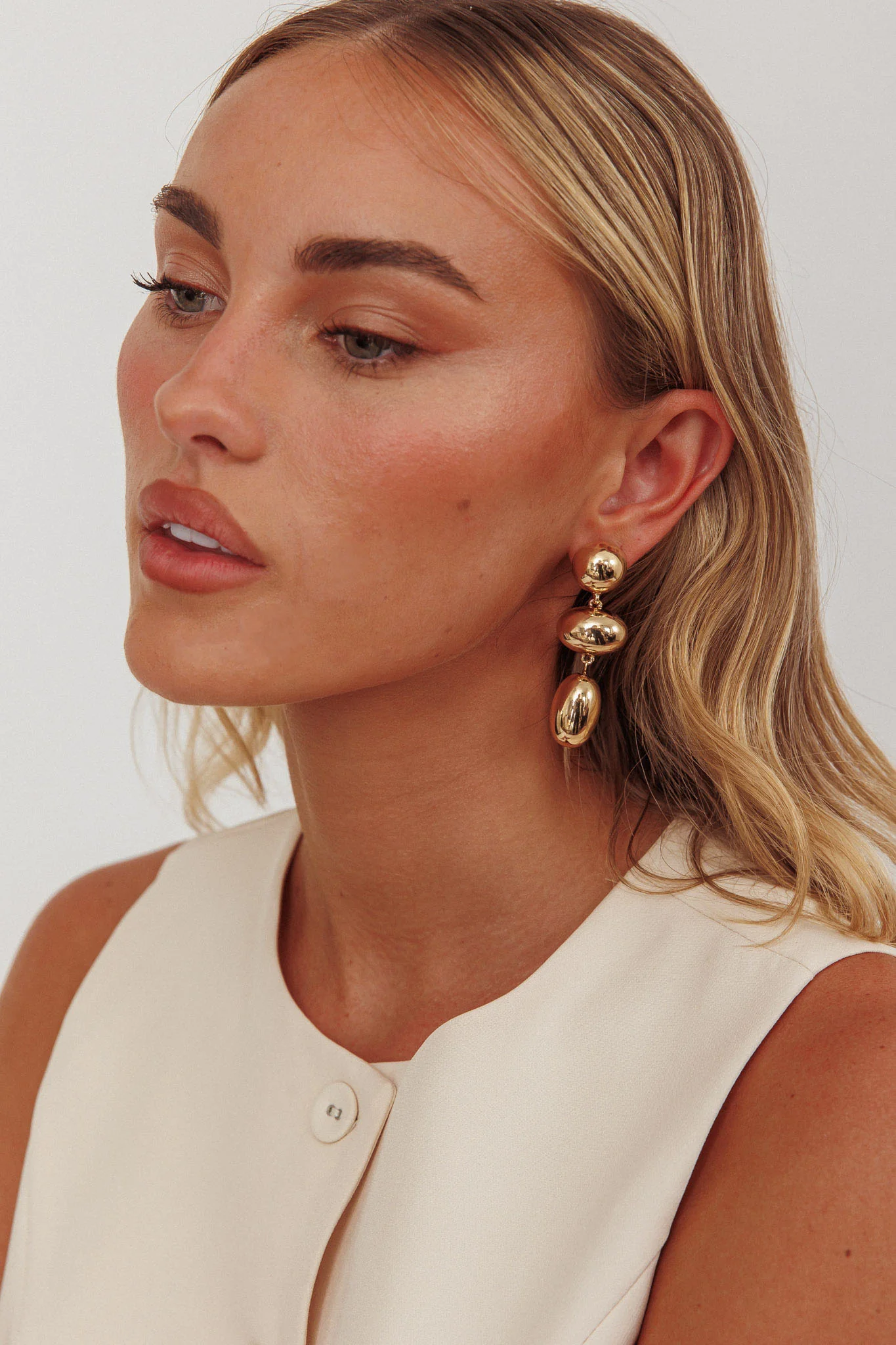 Amy Pebble Droplet Earrings Gold