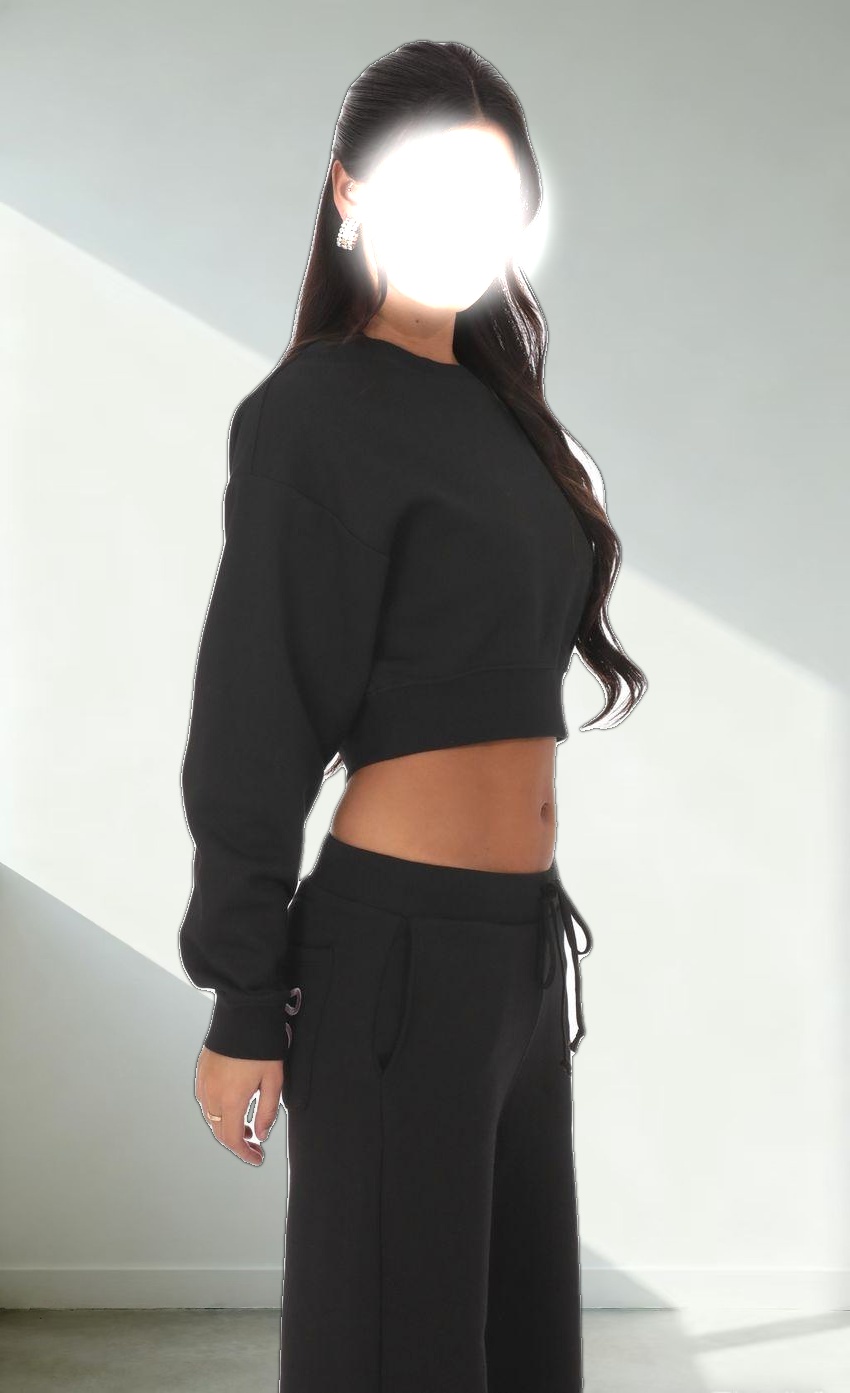 Cropped Jumper in Black
