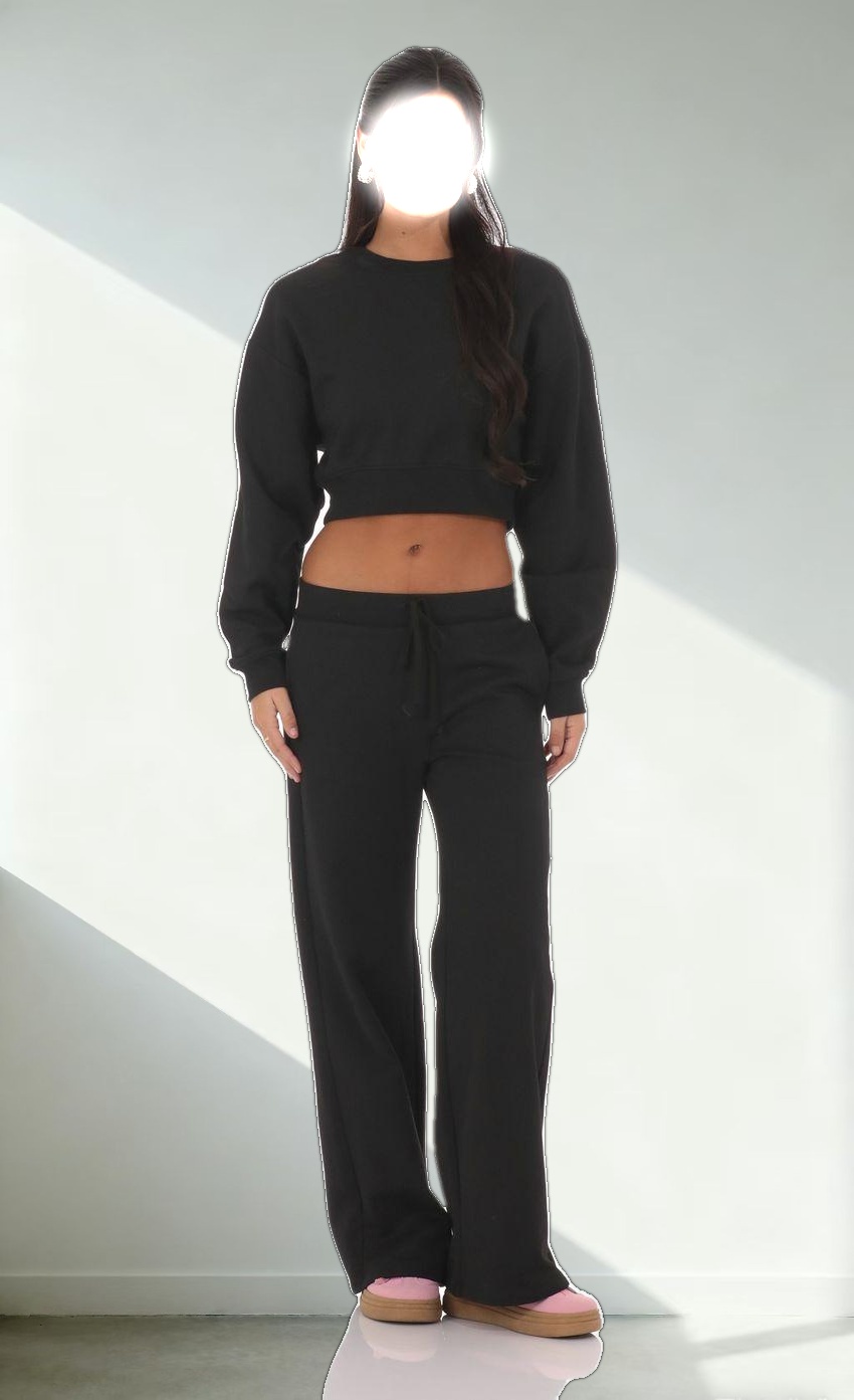 Cropped Jumper in Black