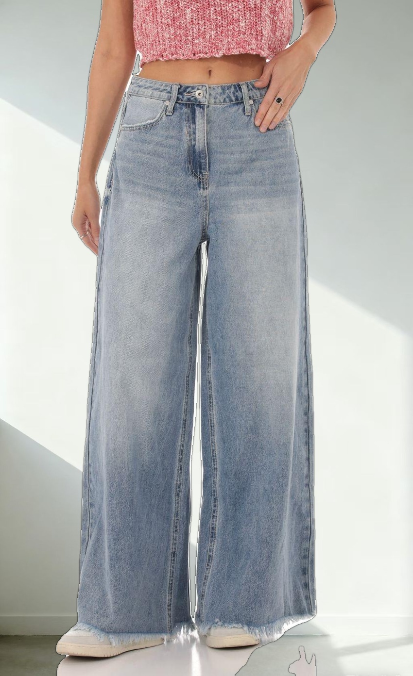 Wide Leg Jeans in Light Denim