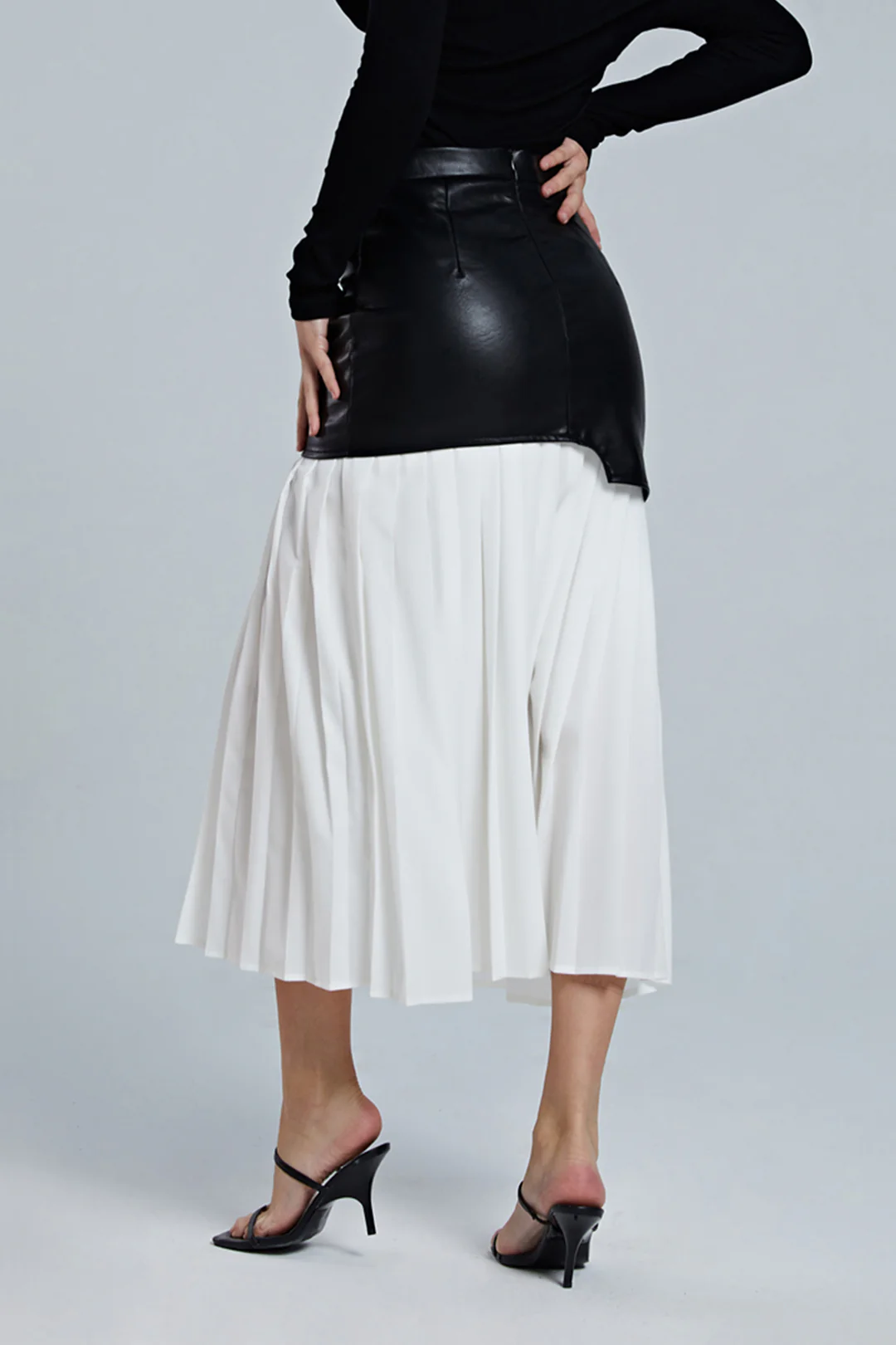 Contrasting Pleated Faux Leather Mid-length Skirt