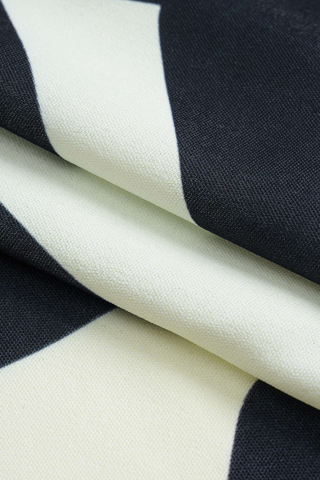 Plus Size Contrasting Abstract Print Tie-Front Skirt