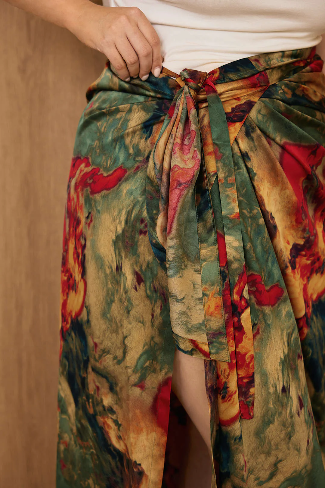 Plus Size Abstract Print Satin Tie Front Skirt