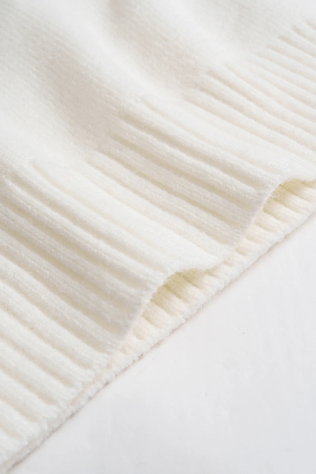 Knit V-Neck Chain Long-Sleeve Top