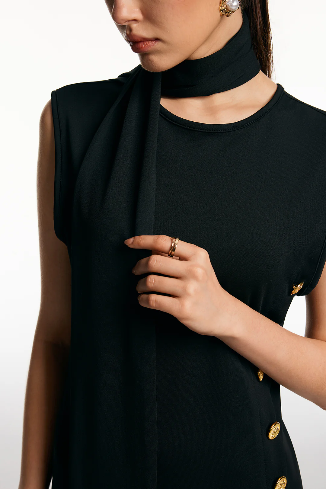 Metallic Buckle Decorated Sleeveless Midi Dress with Scarf