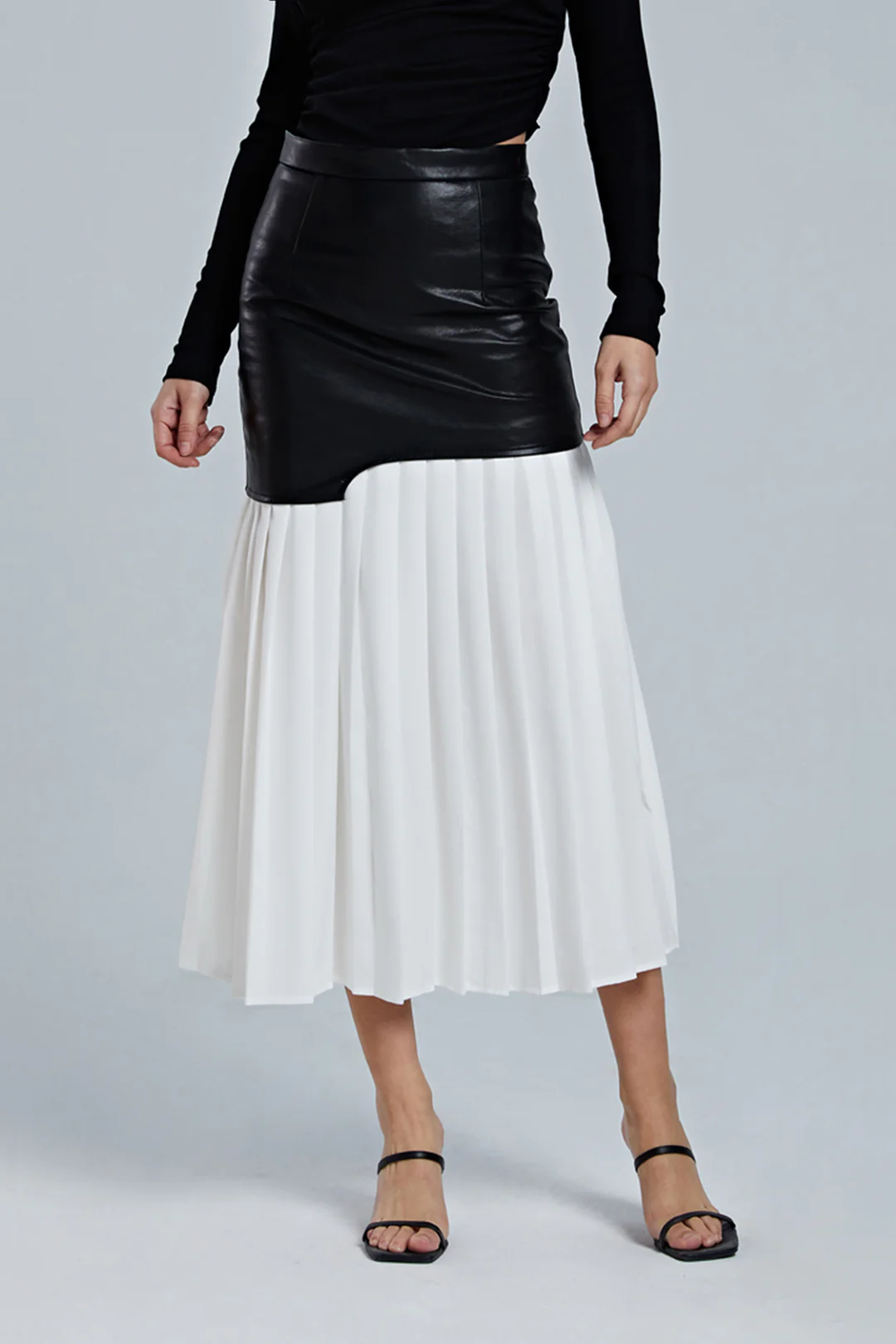 Contrasting Pleated Faux Leather Mid-length Skirt