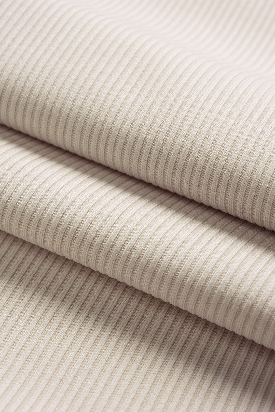 Contrasting Metallic Decor Sleeveless Tank Top