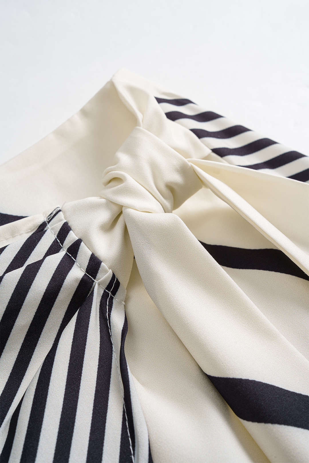 Striped Contrast Print Knotted Skirt