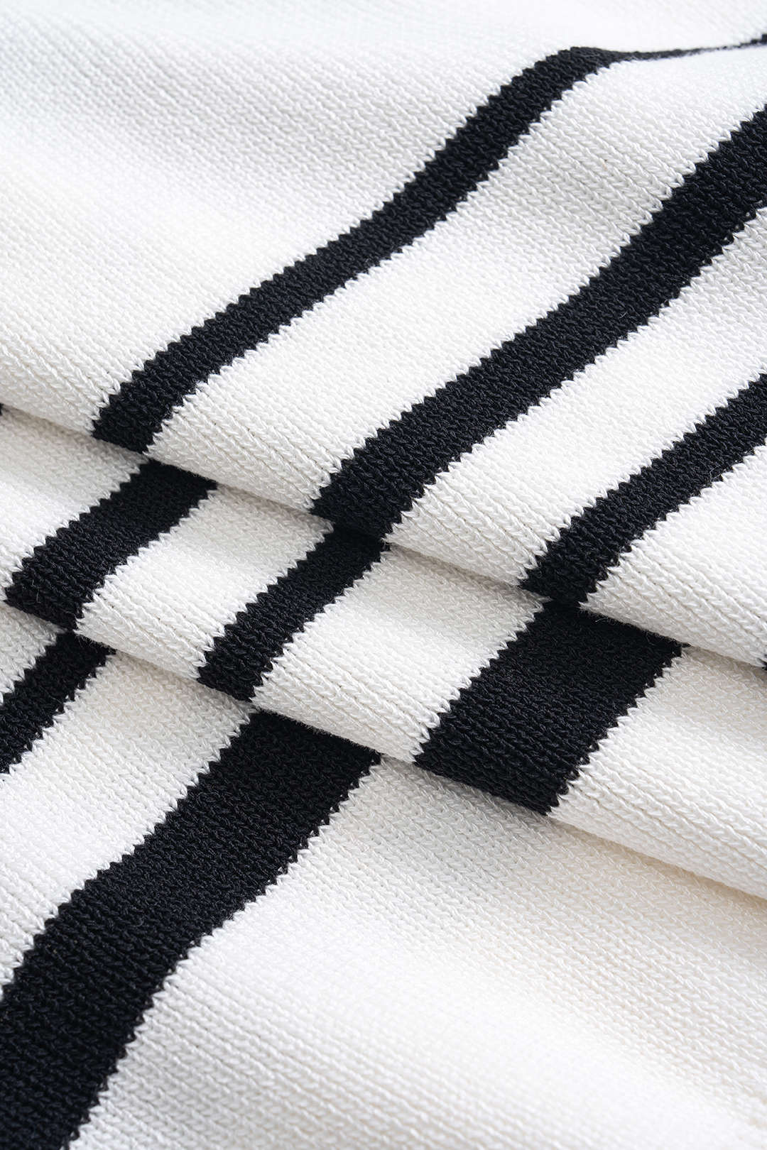 Knit Contrast Metallic Button V-Neck Tank Top