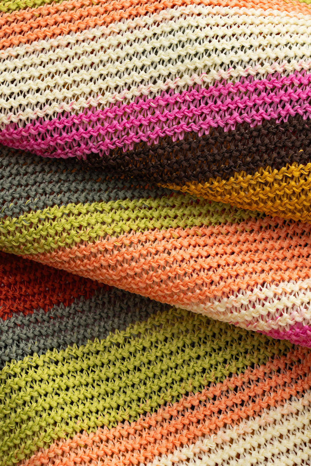 Knit Contrast V-Neck Top and Drawstring Shorts Combo