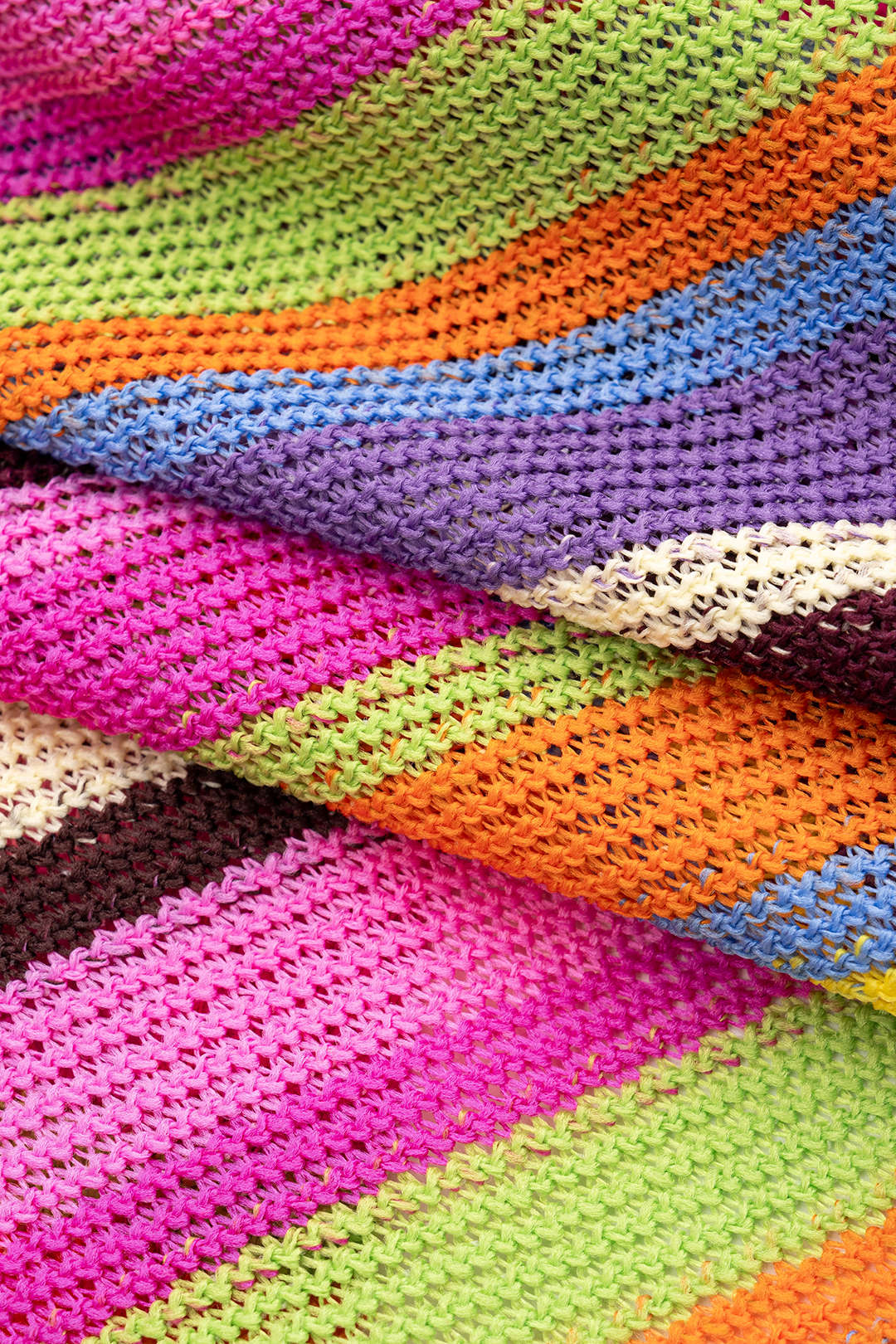 Knit Contrast V-Neck Top and Drawstring Shorts Combo