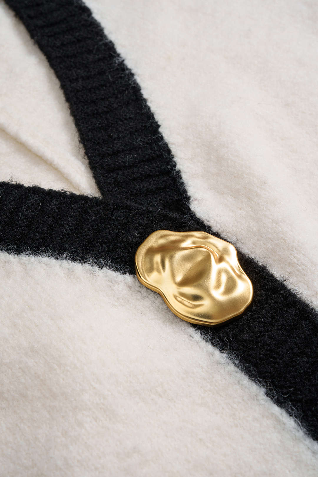 Knit Contrast Metallic V-Neck Cardigan