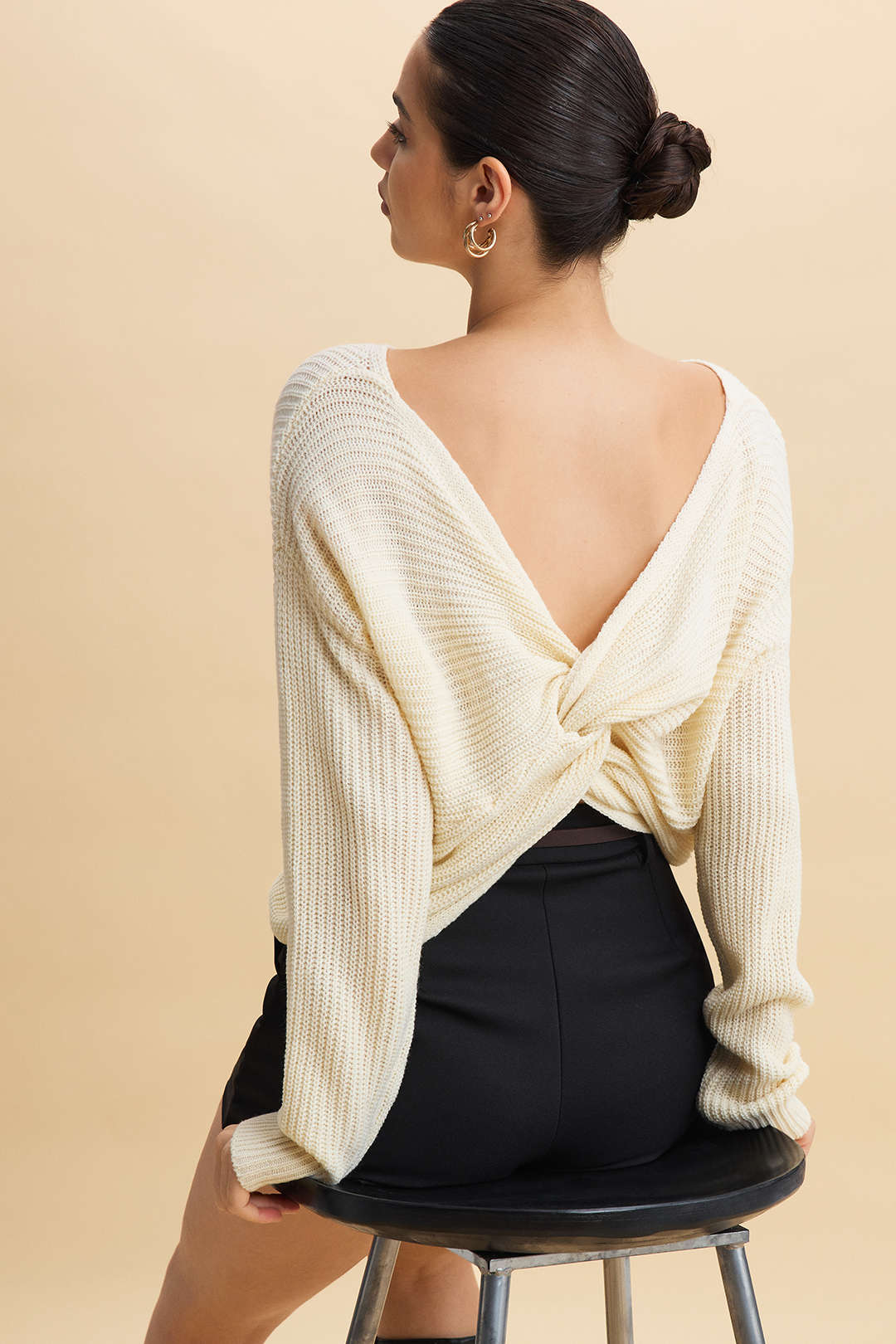 Knit Backless Twisted Knot Long Sleeve Top