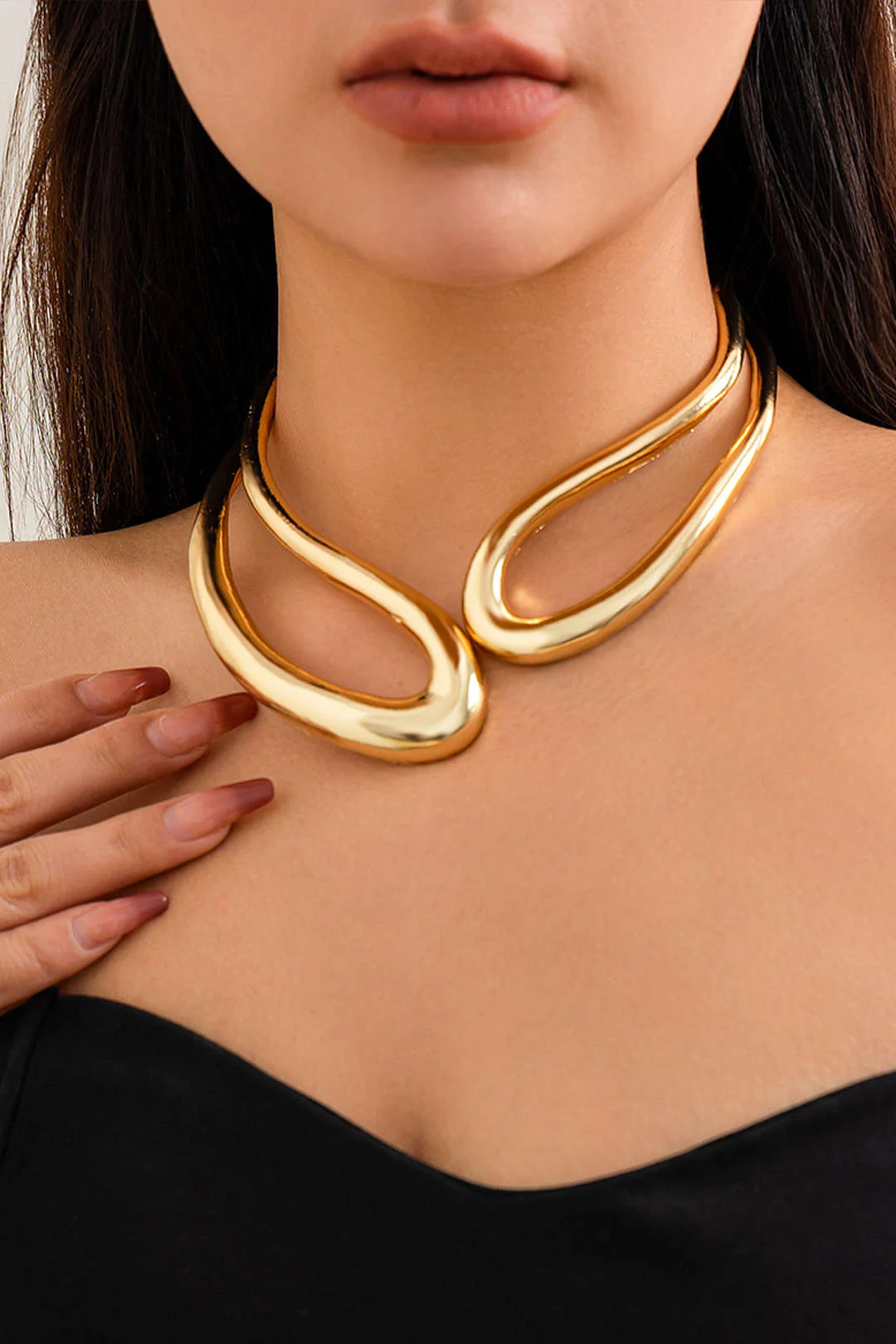 Cut-Out Asymmetric Necklace