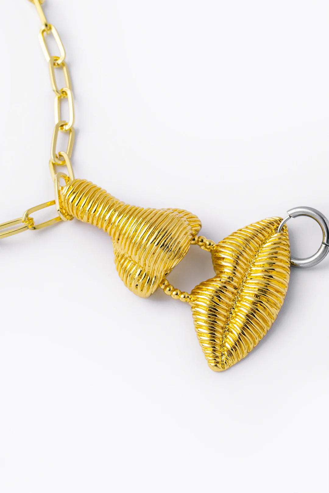 Metal Bead Nose Lip Shape Chain Necklace