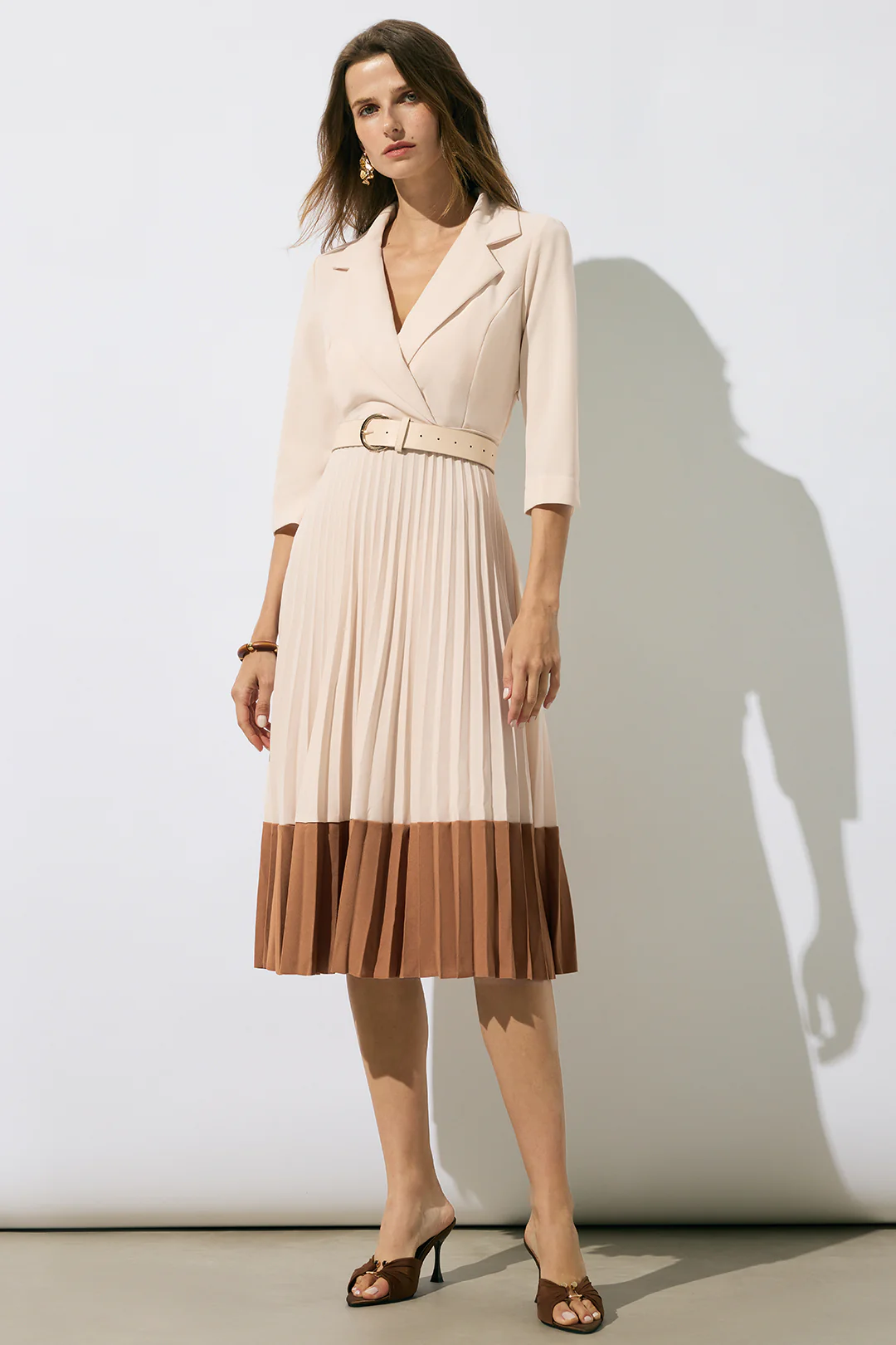 Contrasting Pleated V-Neck Belted Long-Sleeve Midi Dress