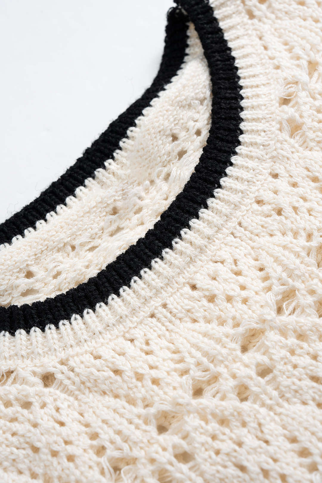 Knit Contrast Cut Out Short-Sleeve Shirt