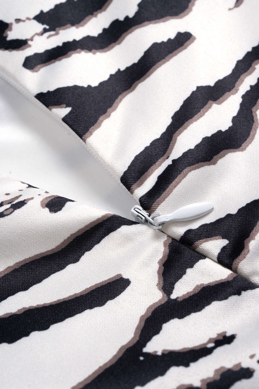 Zebra Stripe Print Zipper Mini Skirt