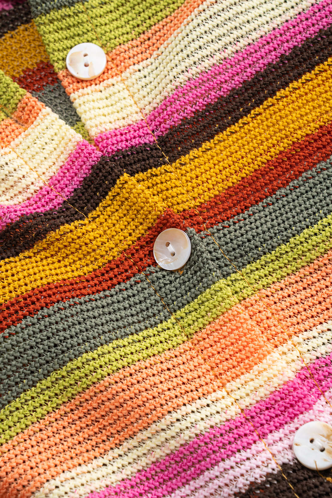 Knit Contrast V-Neck Top and Drawstring Shorts Combo