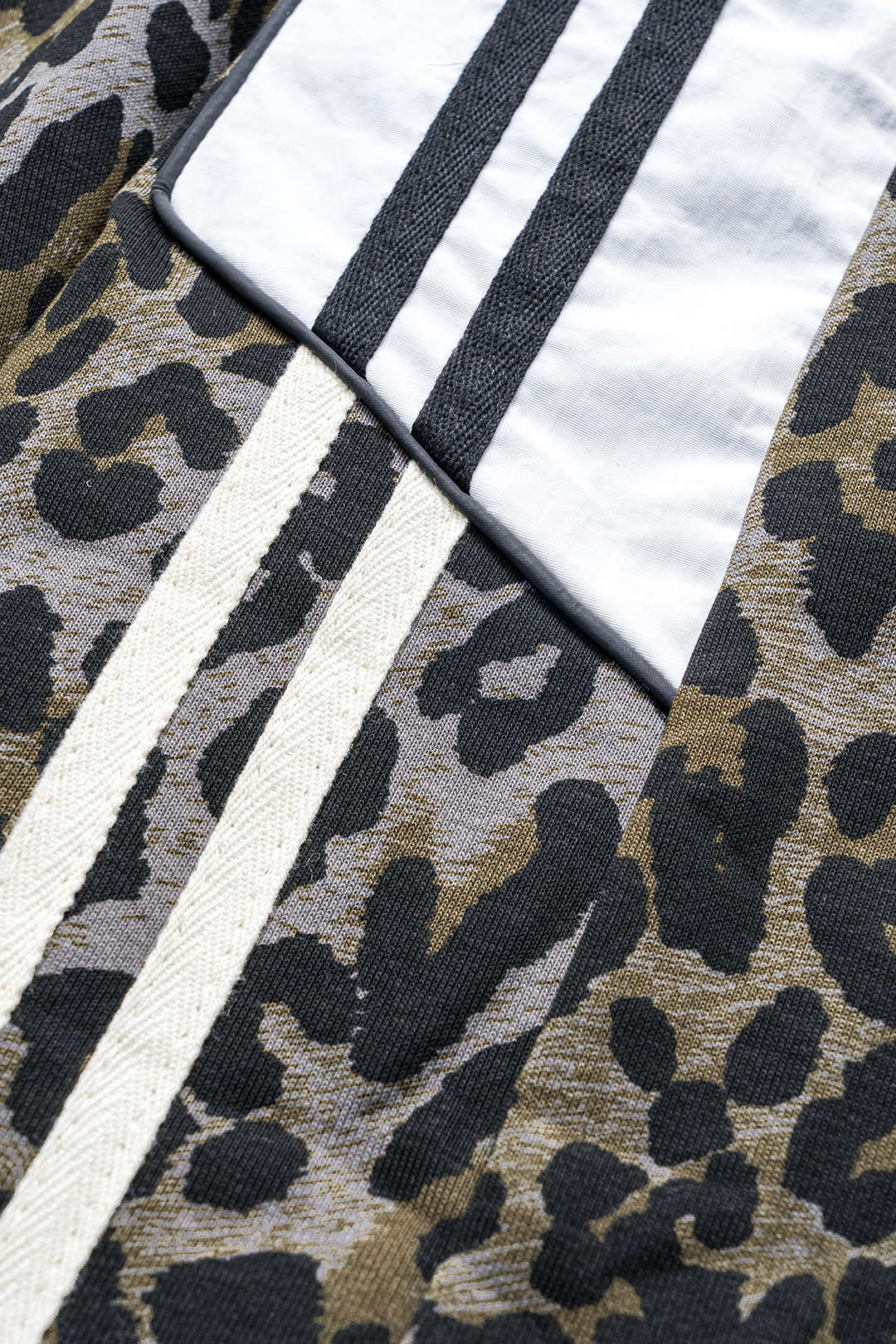 Leopard Print Denim Patchwork Button Pocket Wide-Leg Jeans