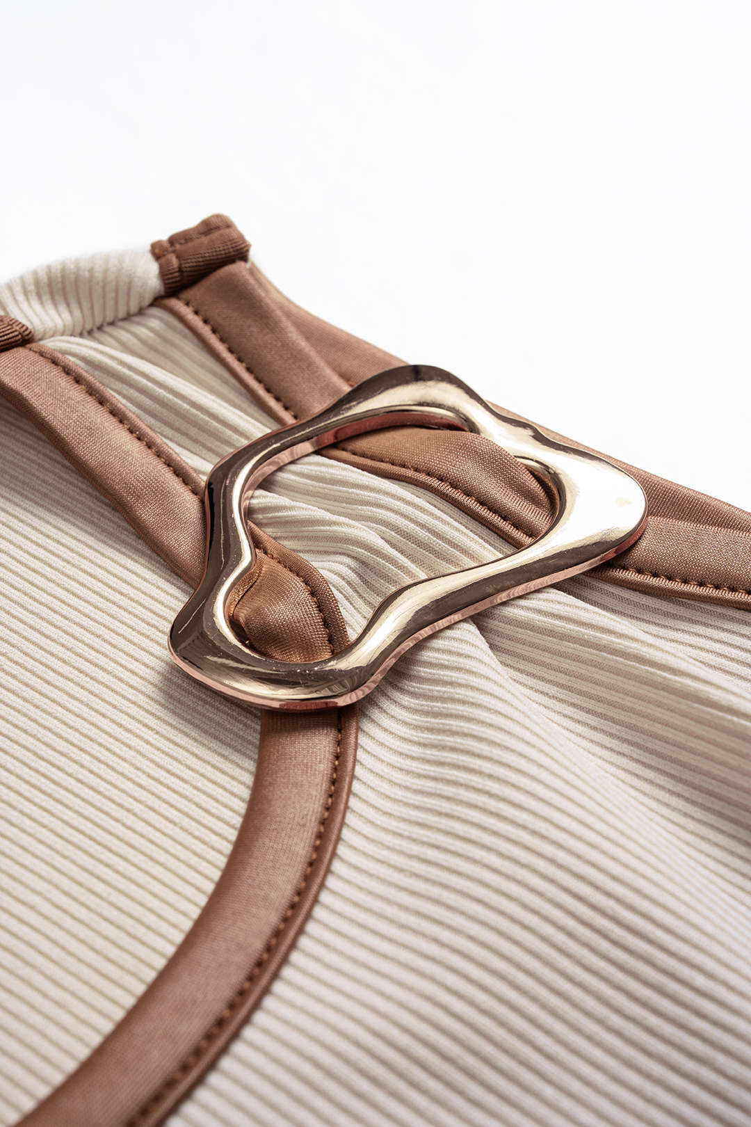 Contrasting Metallic Decor Sleeveless Tank Top