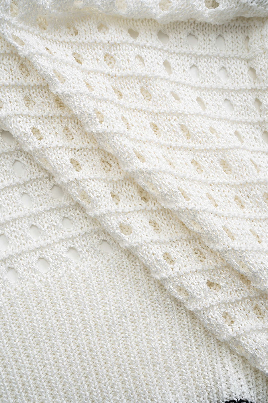 Knit Contrasting Cut-Out Short-Sleeve T-Shirt