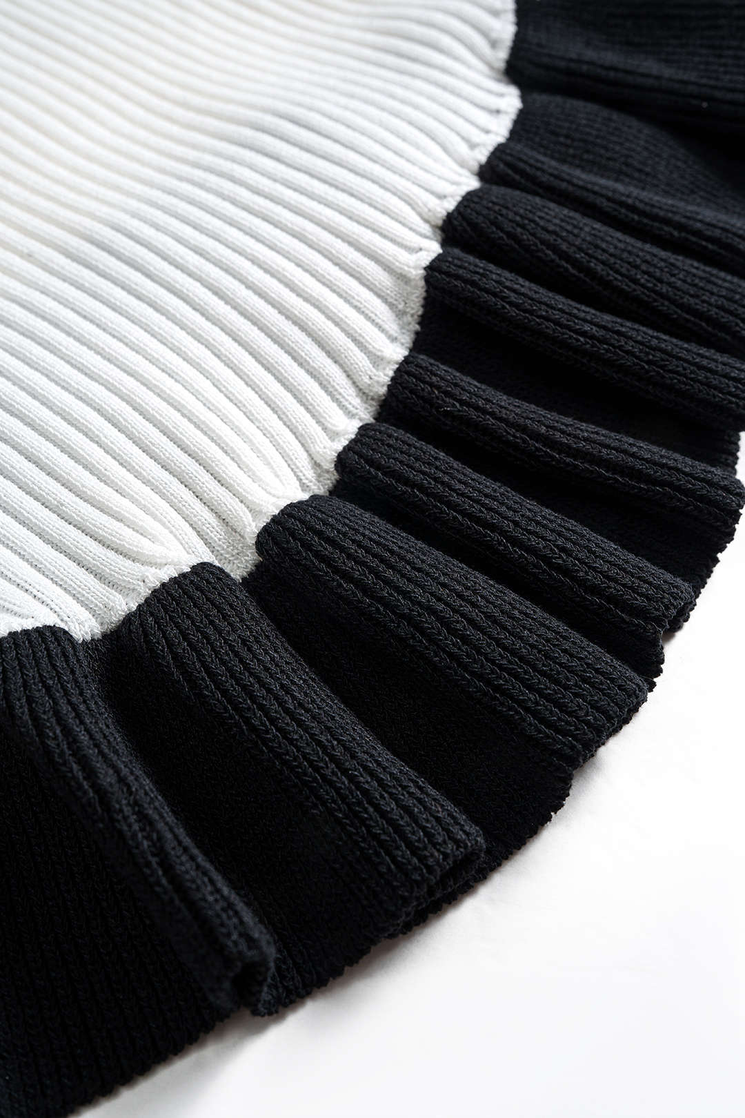 Contrasting Pleated Hem Tank Top