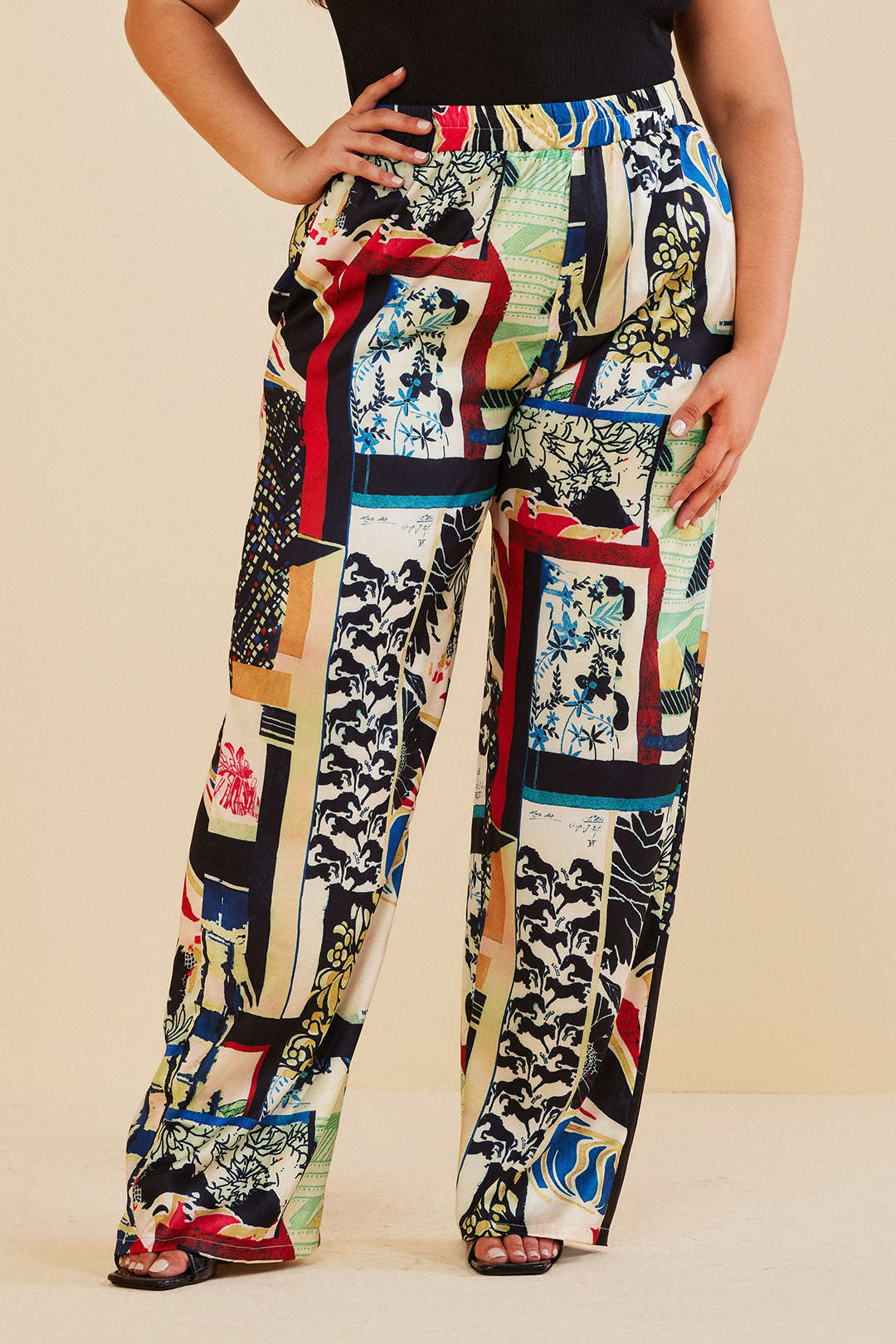 Plus Size Floral Printed High-Waisted Straight-Leg Trousers