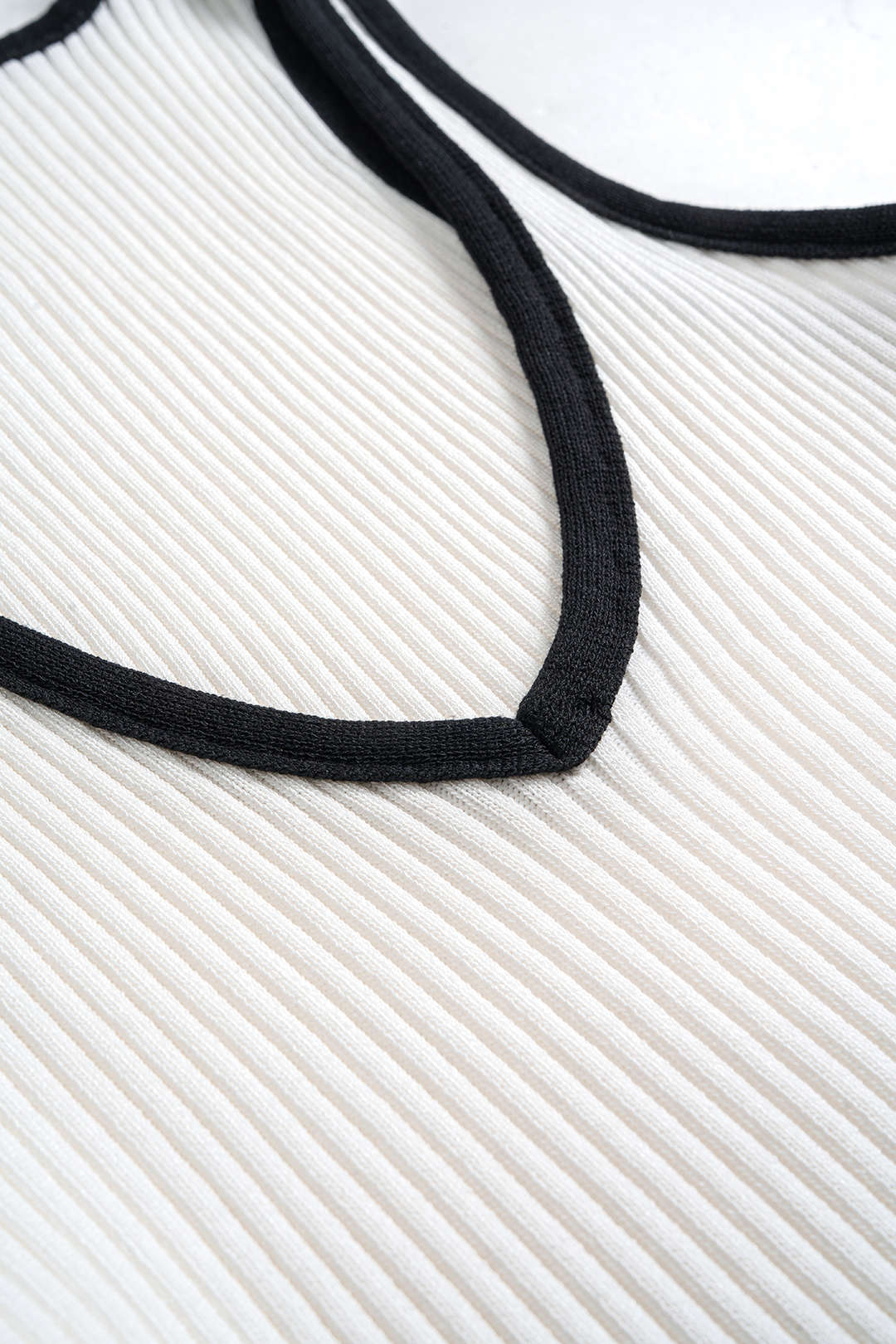 Contrasting Pleated Hem Tank Top