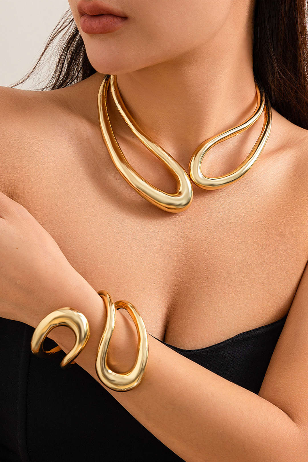 Cut-Out Asymmetric Necklace