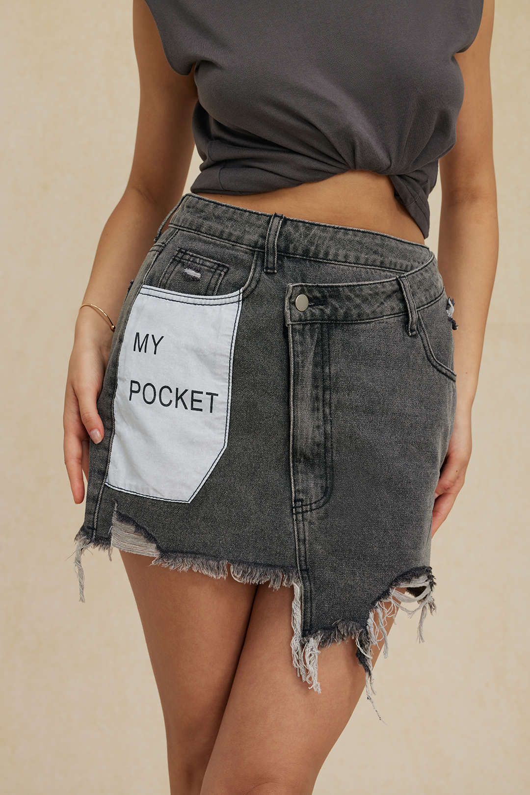 Letter Print Frayed Hem Denim Skirt