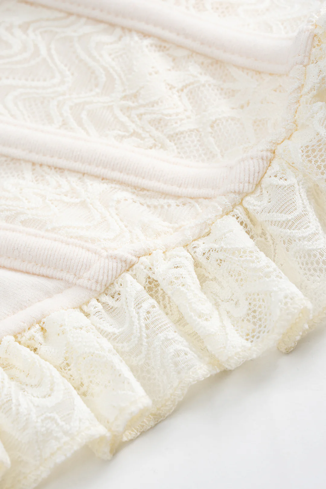 Lace Trim Ruffle Tube Top