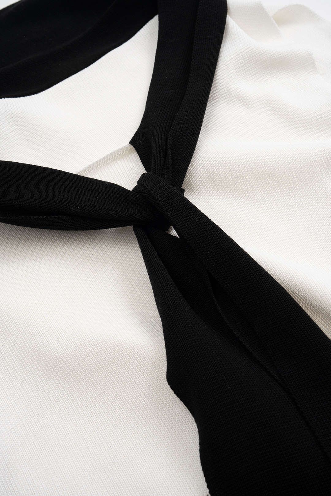 Knit Contrast Tie-Up Tank Top