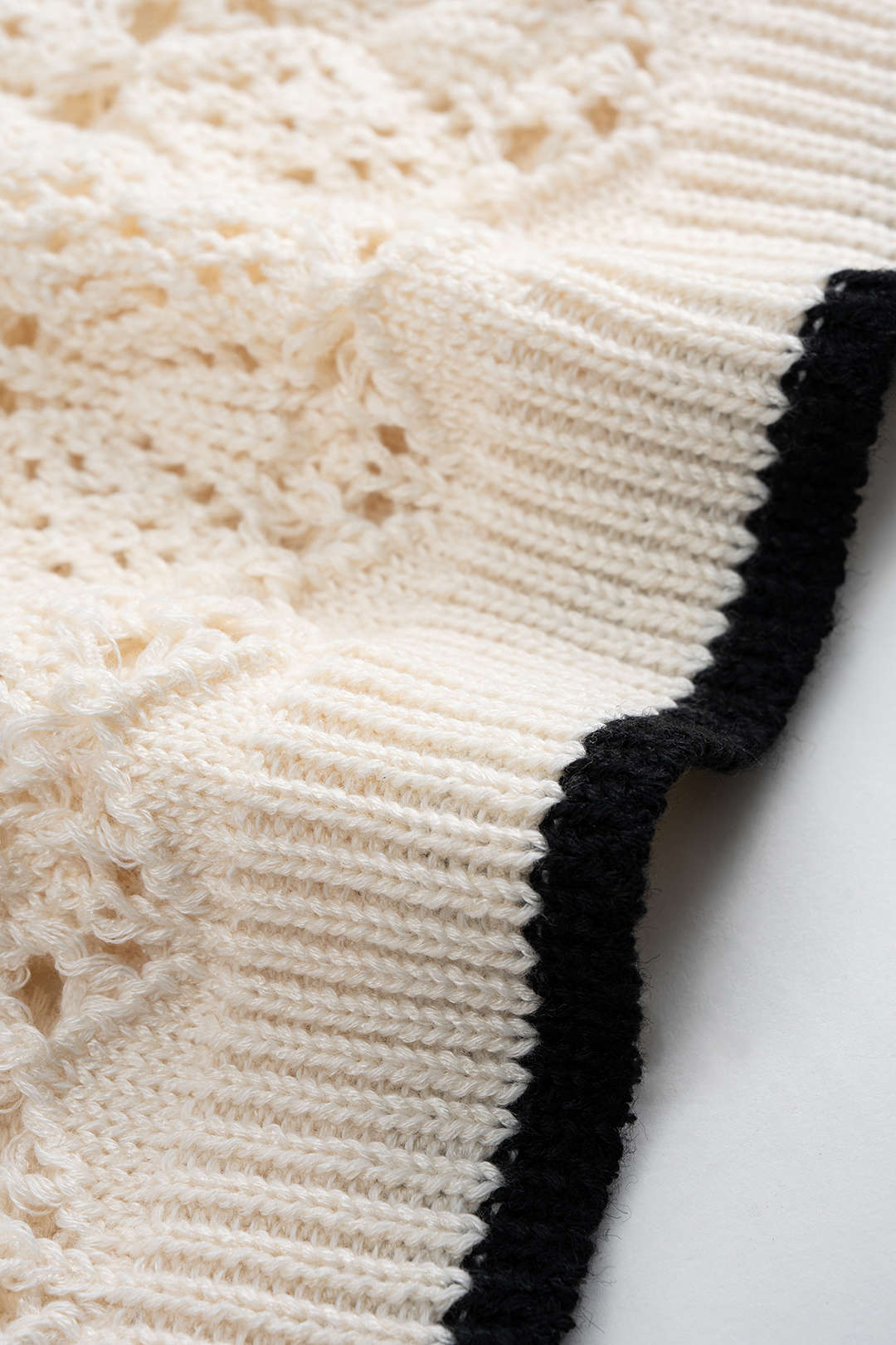 Knit Contrast Cut Out Short-Sleeve Shirt