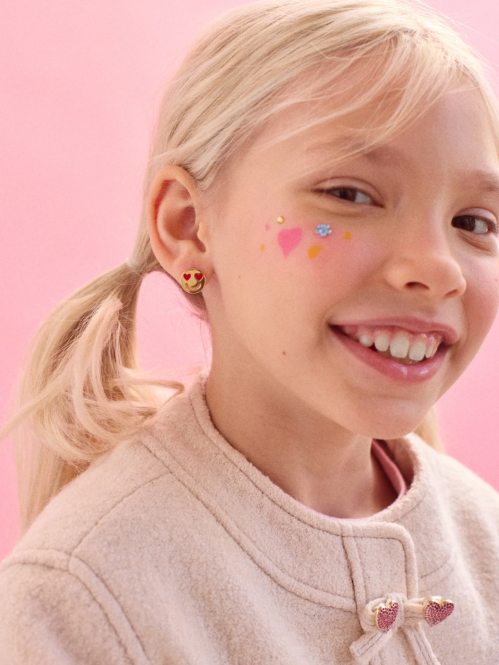 Kids' Heart Eye Emoji Earrings - Heart Eye Emoji