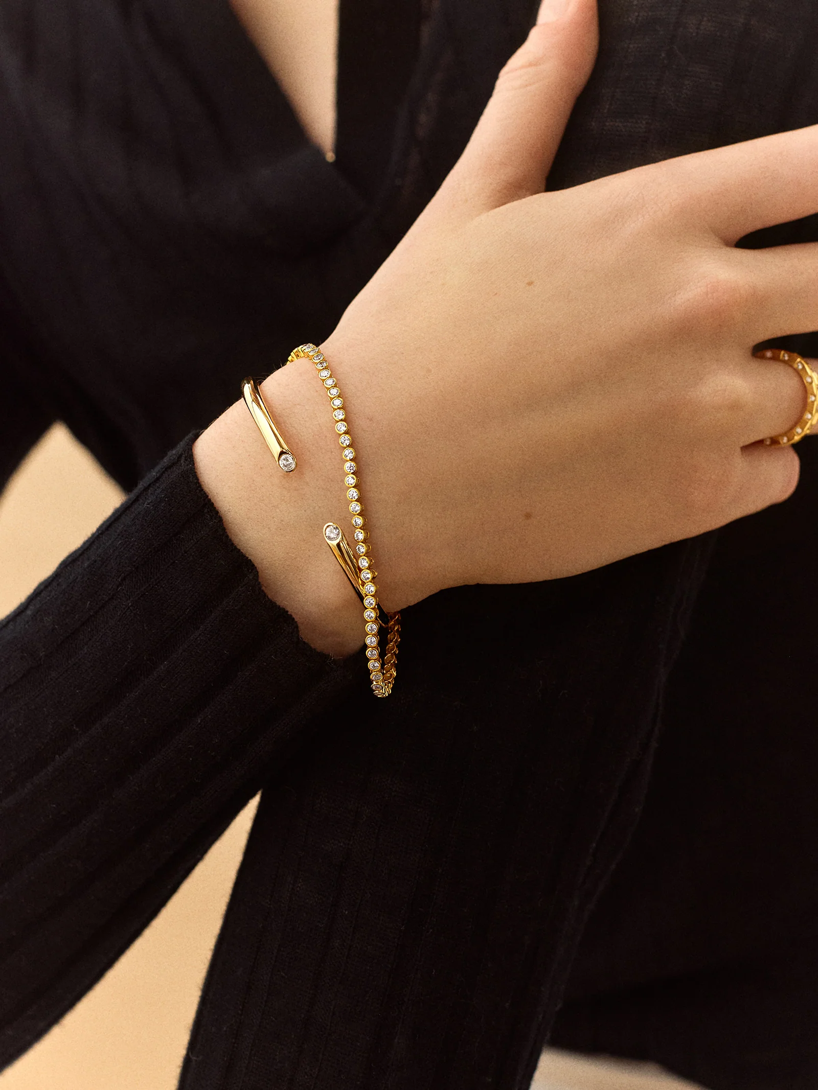 Clara Classic Bezel Cuff - Gold