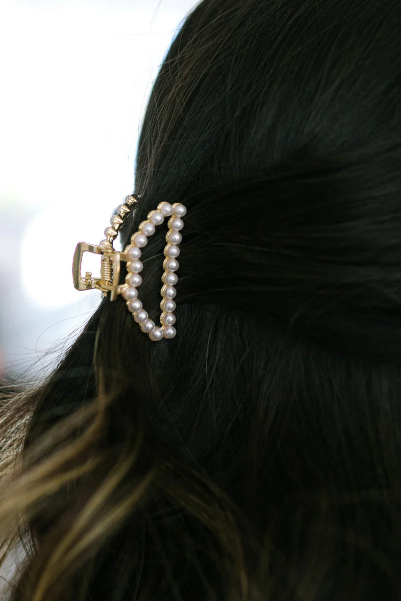 Leah Pearl Claw Clip